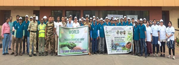 DSTPS में हरित पदयात्रा: विश्व पर्यावरण दिवस के बैनर लिए कर्मचारी और CISF कार्मिक